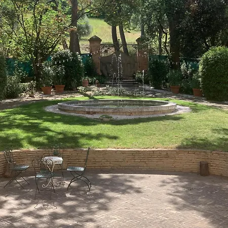 Santa Maria Al Poggio Bed & Breakfast 3*